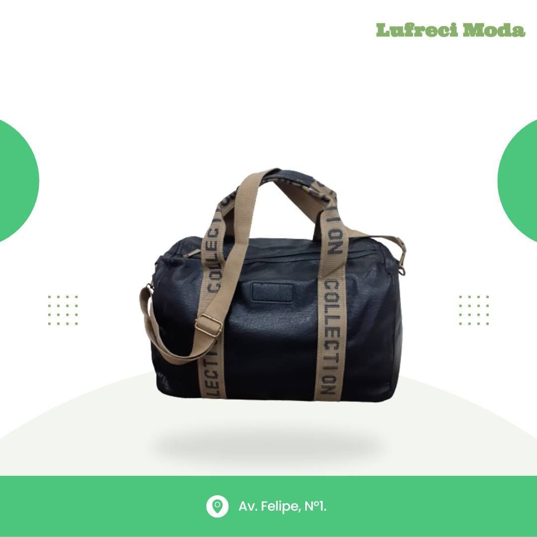 Un bolso de lona de color azul