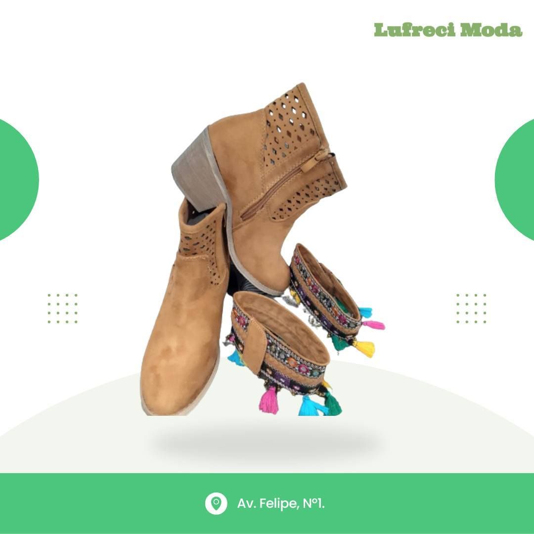 Botines color canela con detalles calados y tiras decorativas bordadas en el tobillo con borlas de colores, de Lufreci Moda.