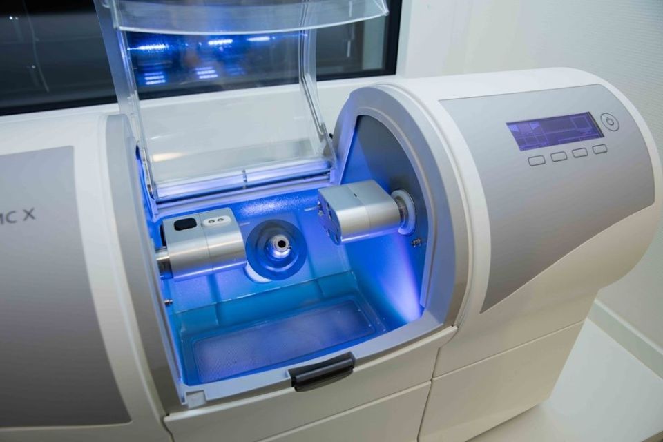 Cerec Fräse - Zahnarztpraxis Cramm Muttenz