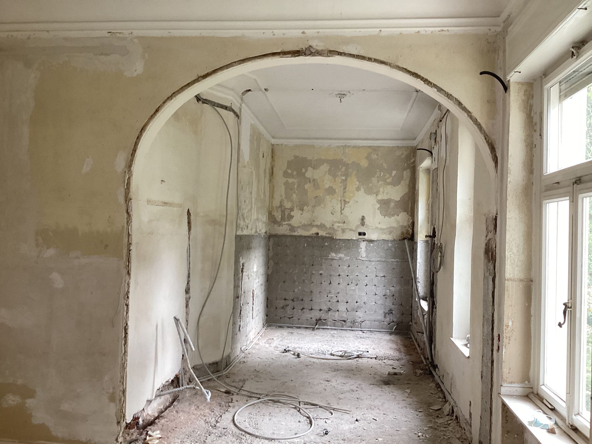 Vom Marlerbetrieb Restya restaurierte Hausfassade 