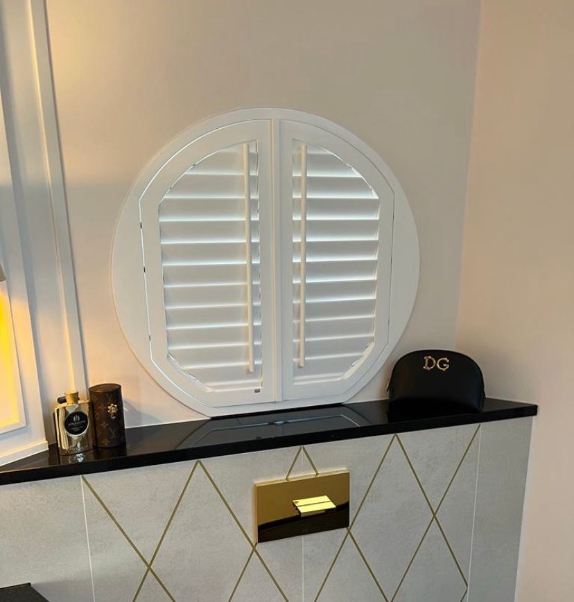 Jasno Shutters und Blinds
Shutters für Rundfenster