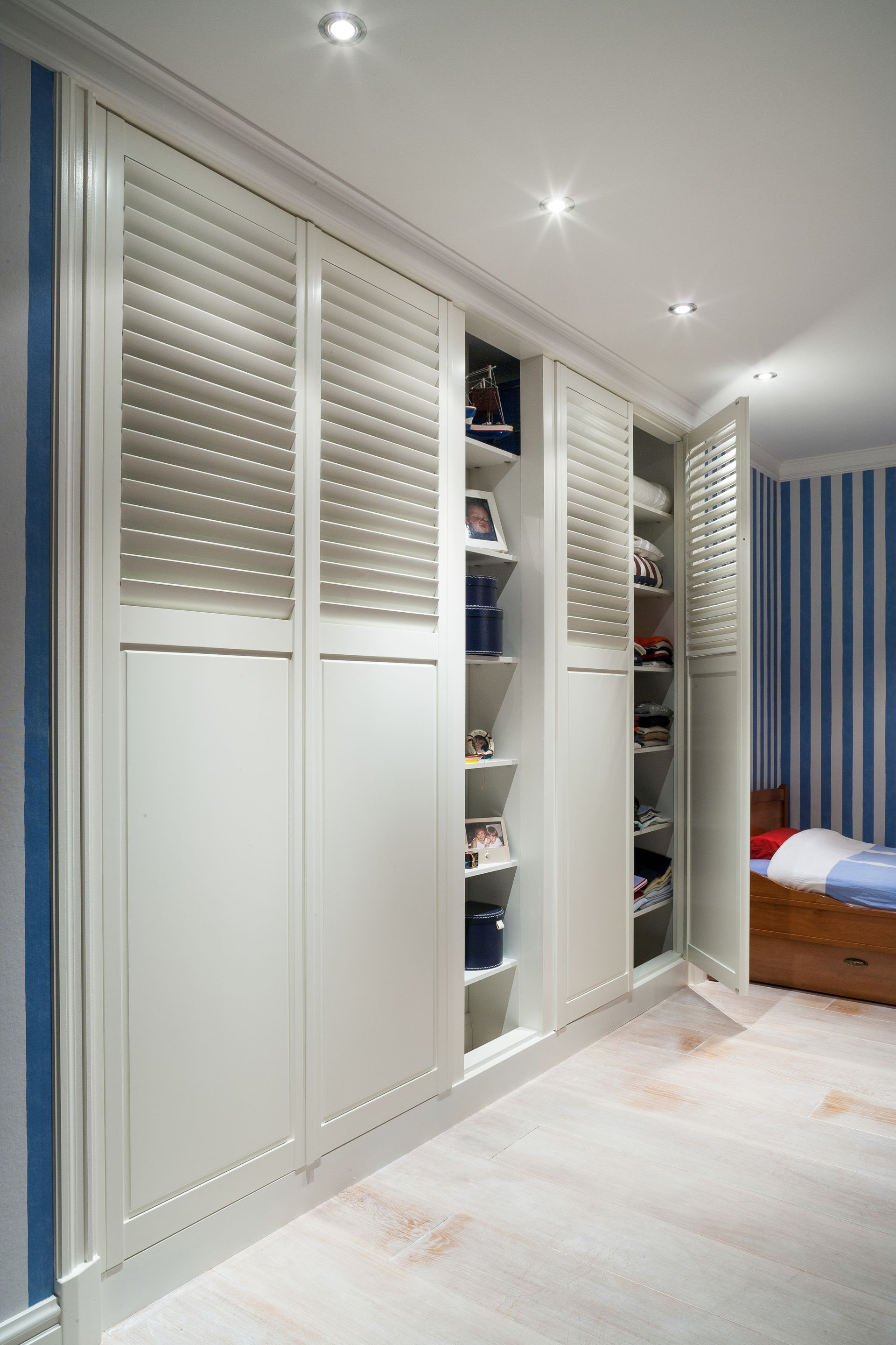 Jasno Shutters und Blinds
Shutters als Schranktür