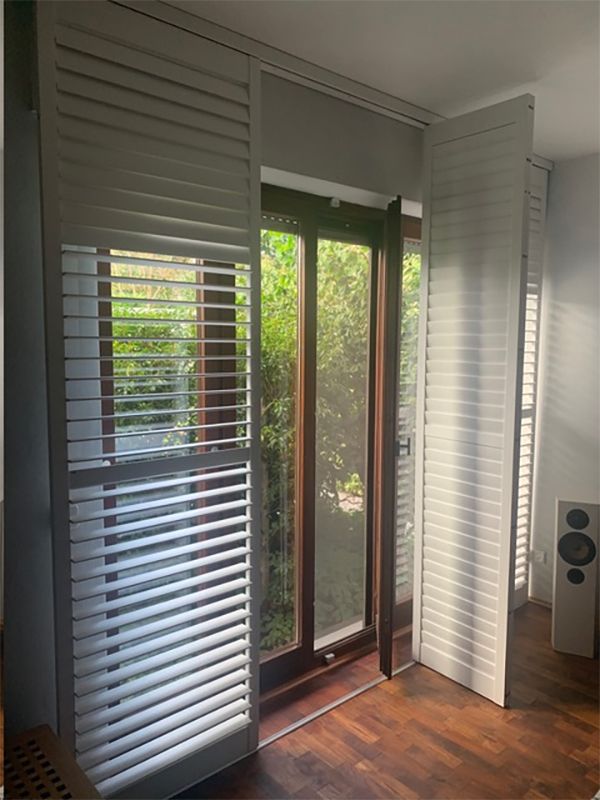 Jasno Shutters und Blinds