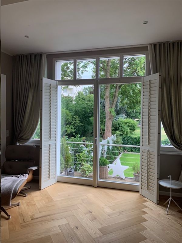 Jasno Shutters und Blinds