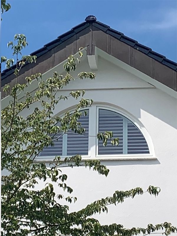 Jasno Shutters und Blinds
Halbrundfenster-Shutters