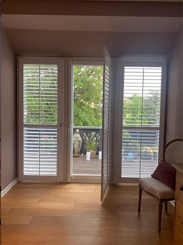 Jasno Shutters und Blinds
Shutters auf Tür montiert
