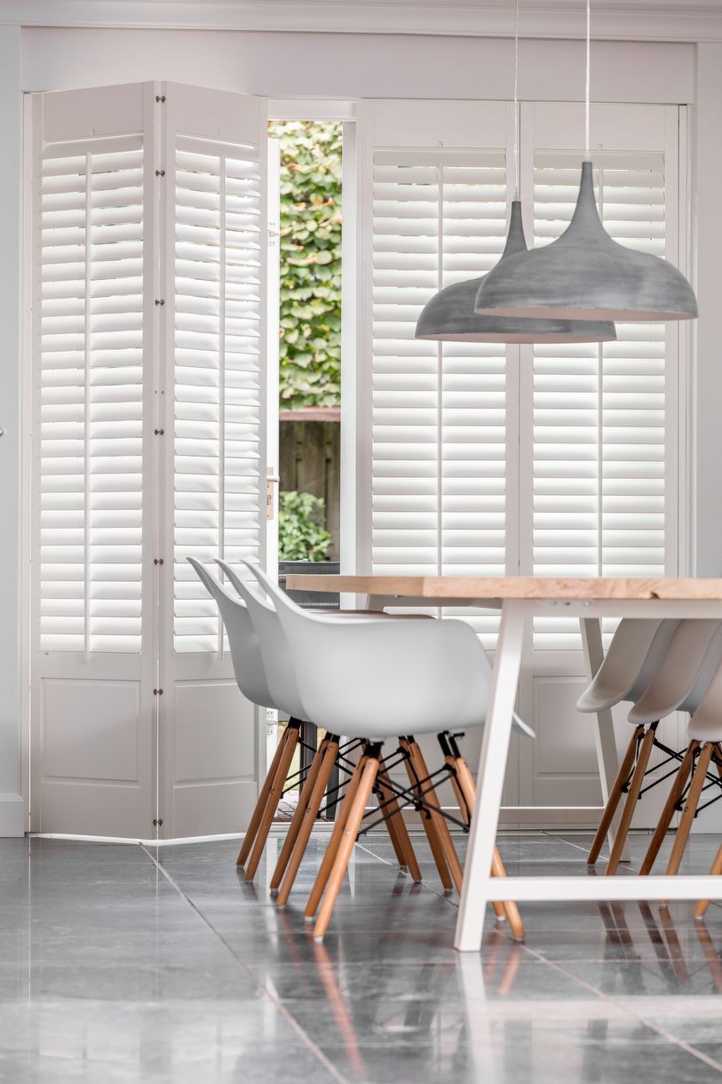 Jasno Shutters und Blinds
Shutters mit geschlossenem Paneel