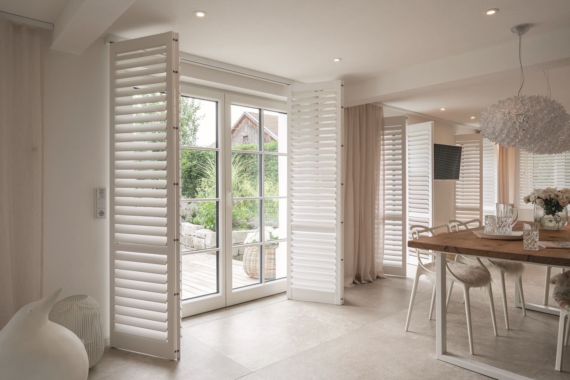 Jasno Shutters und Blinds
Falt-Schiebe Shutters