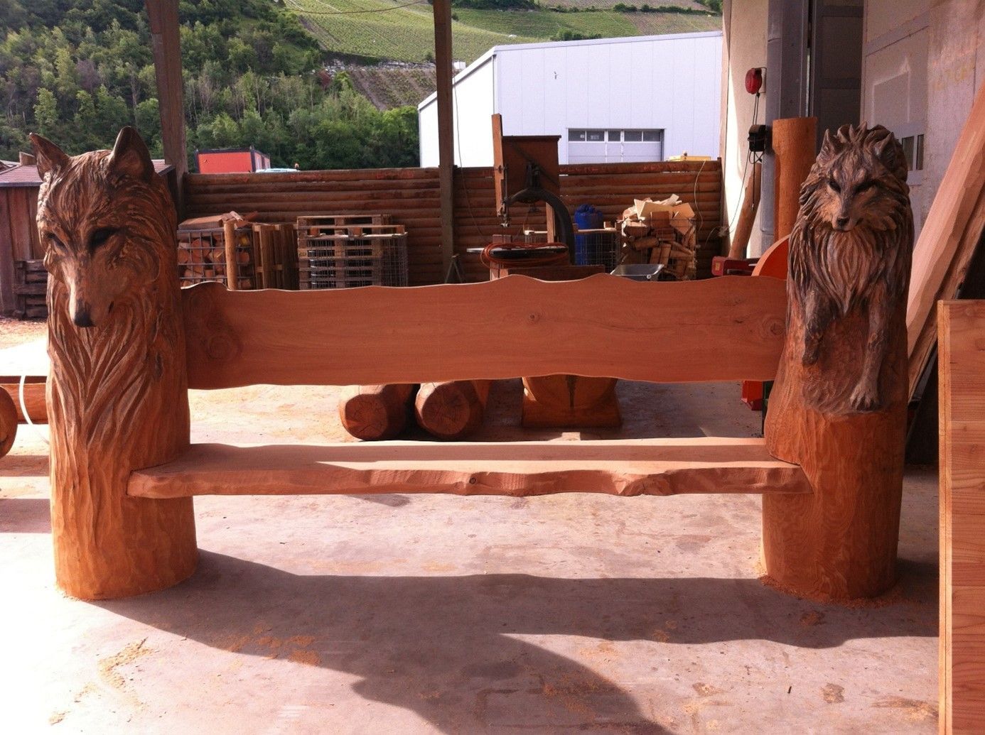 Banc en bois avec ornement