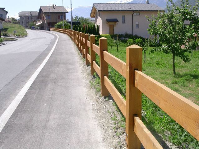 Construction d'une barrière en bois