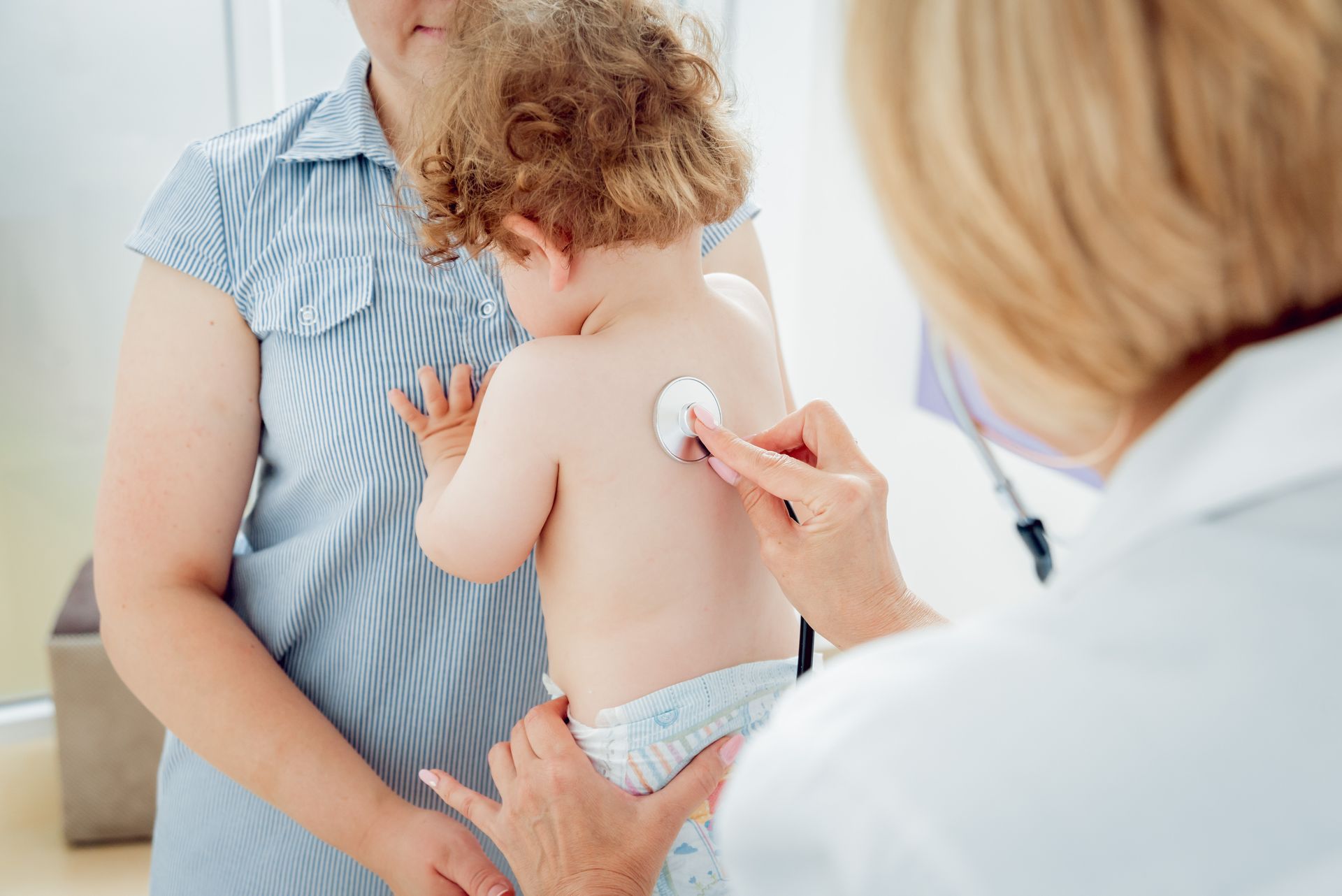 Écoute du cœur d'un enfant