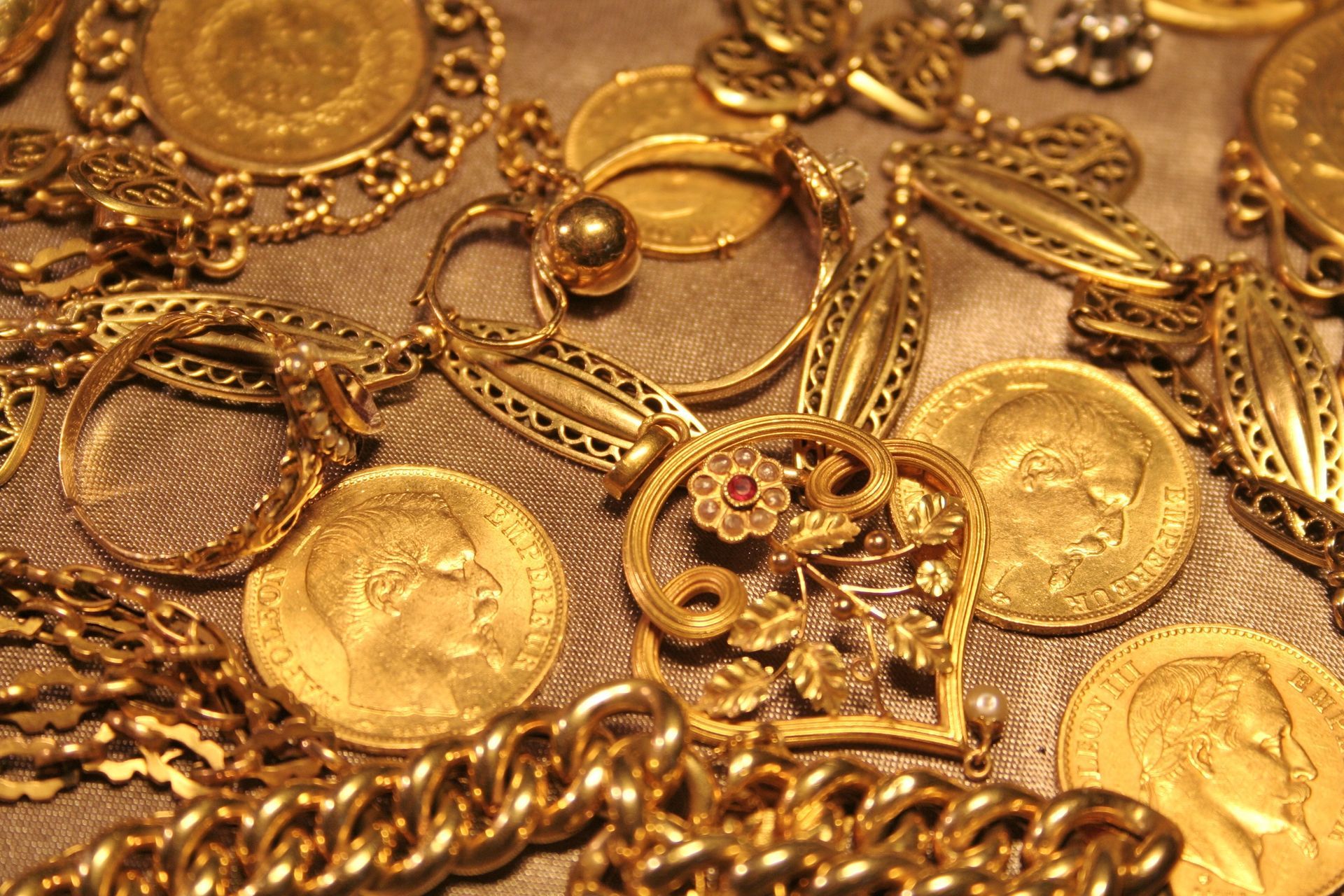 Bijoux et pièces anciennes en or