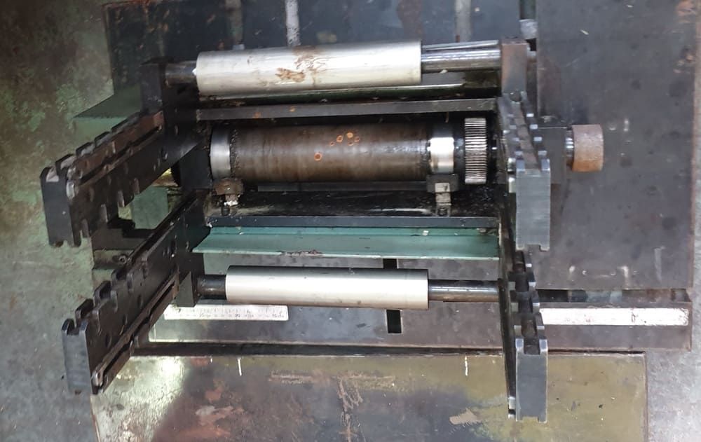 Rouleau d'impression sur rail cranté