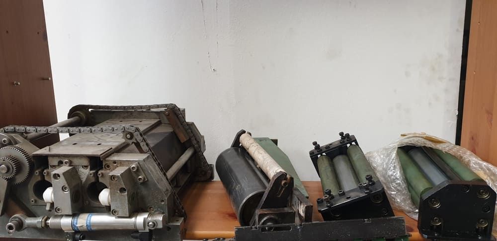 Grosses pièces de machine avec rouleaux verts