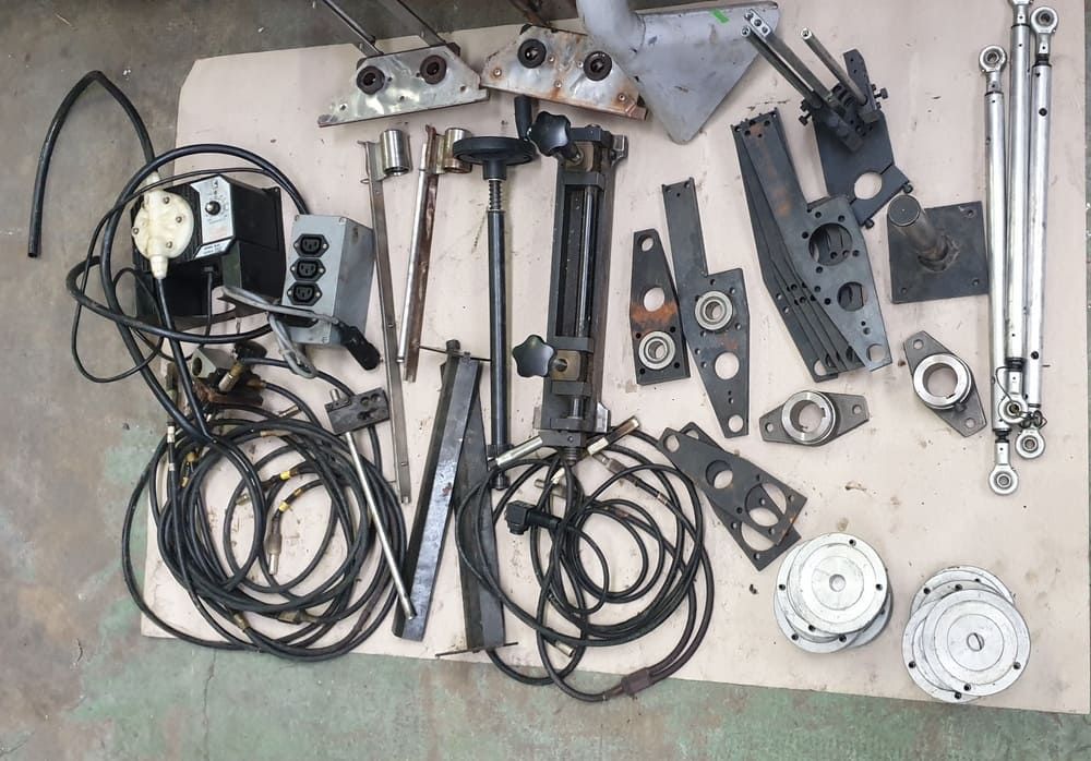 Cables et pièces détachées pour machine industrielle