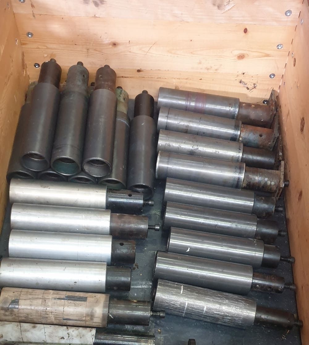 Grand nombre de cylindre pour machine industrielle dans une boite en bois