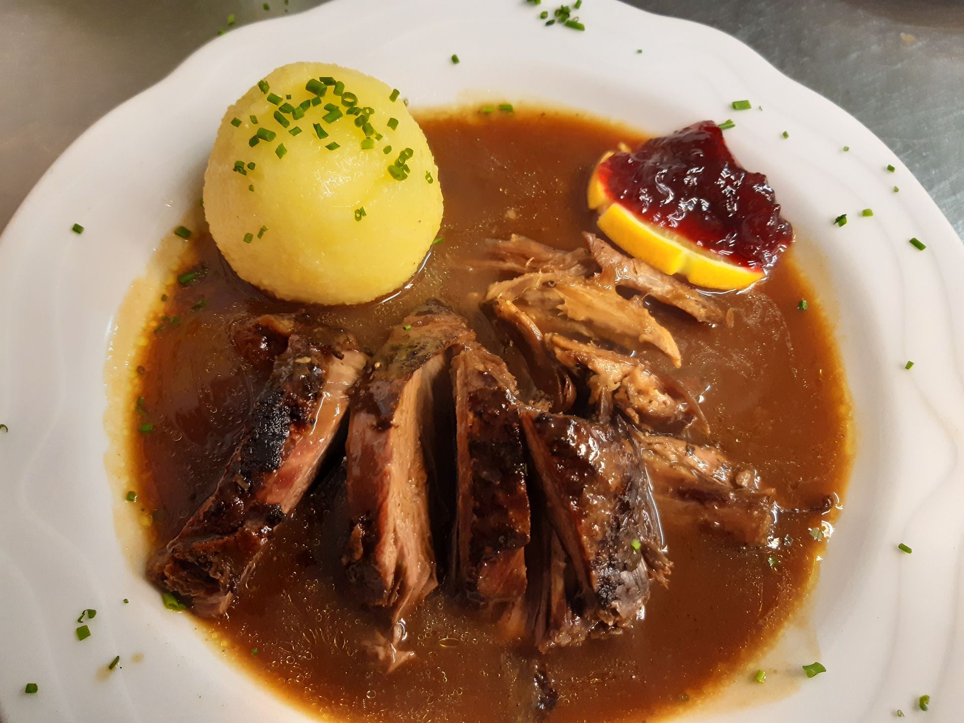 Schweinebraten mit Klößen