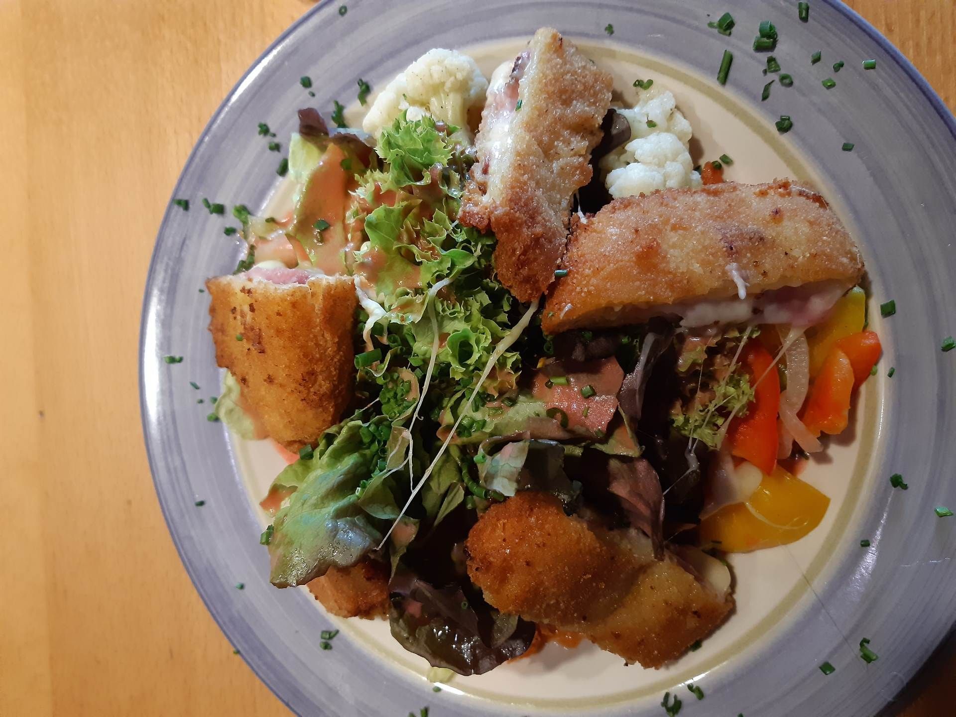 Salat mit Cordon Bleu