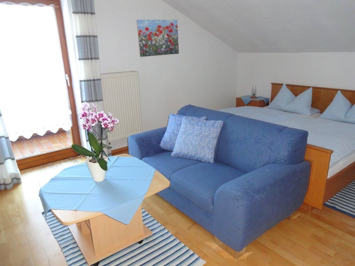 Wohnbereich in einem Zimmer der Gaststätte vom Landgasthof Muhr