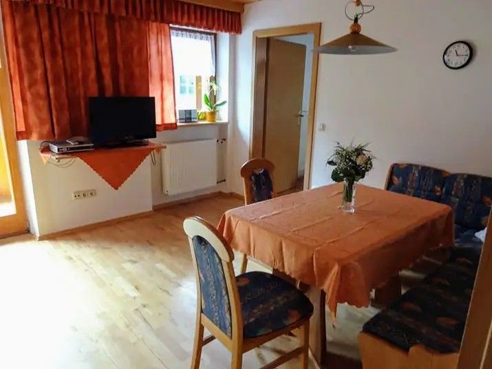 Essbereich in einem Zimmer der Gaststätte vom Landgasthof Muhr