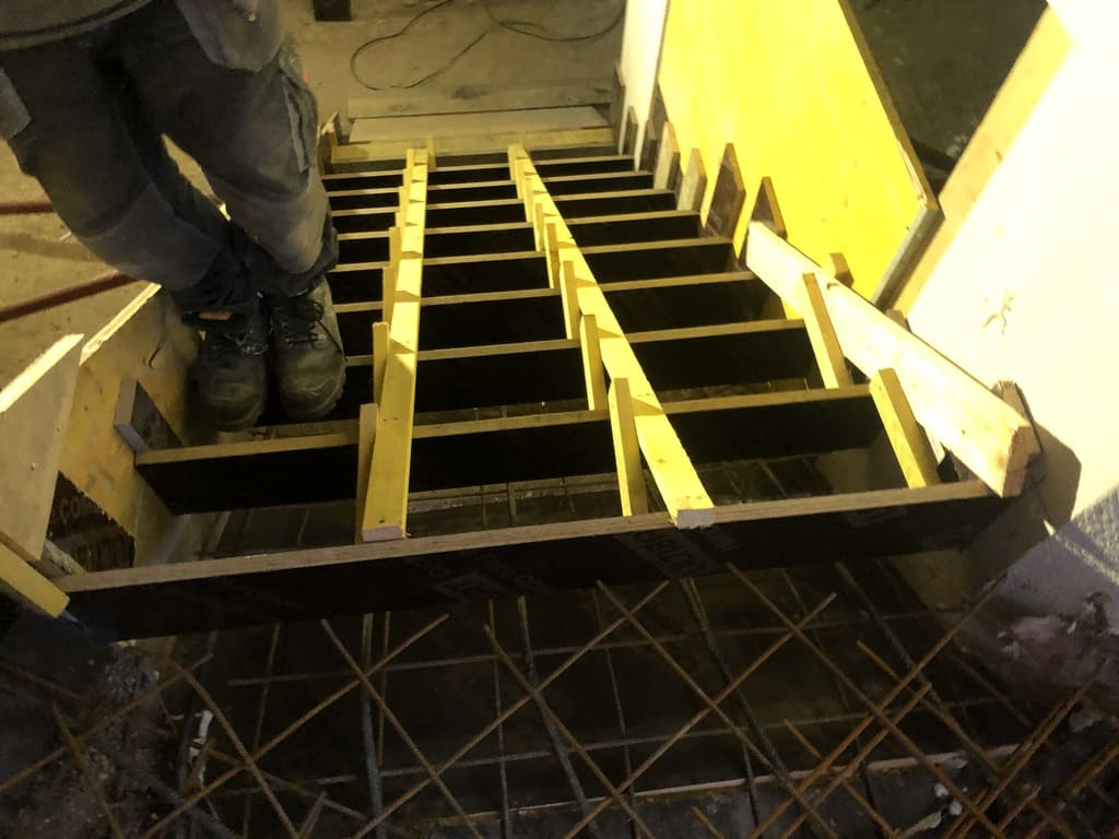 COFFRAGES POUR UN ESCALIER EN BETON A STRASBOURG