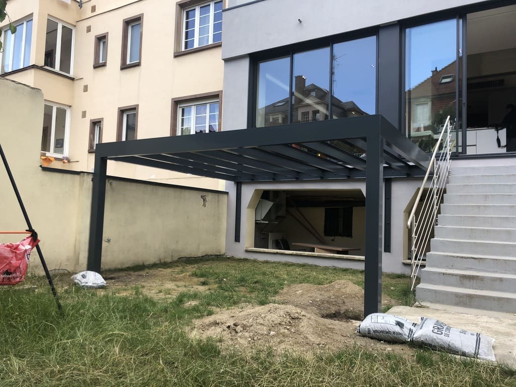 CONSTRUCTION D'UNE GRANDE TERRASSE METTALLIQUE ROBERSTAU