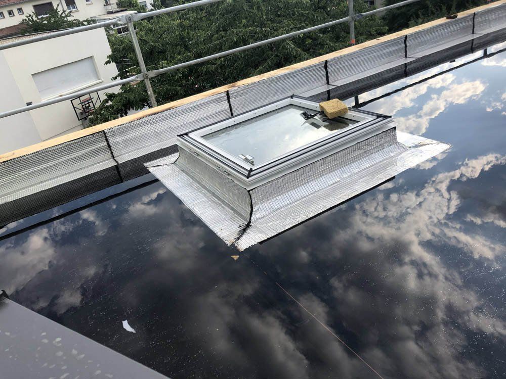 ÉTANCHÉITÉ DE FENÊTRE DE TOIT