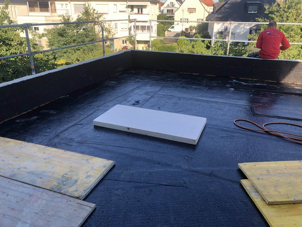 RÉALISATION D'UNE ÉTANCHÉITÉ SUR TOITURE PLATE