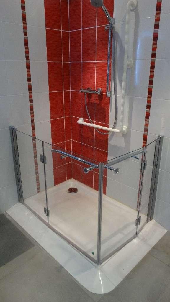 Douche avec un équipement pour PMR (acces en fauteuil)