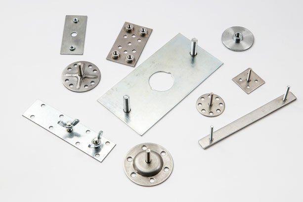 Inserts métalliques par sertissage