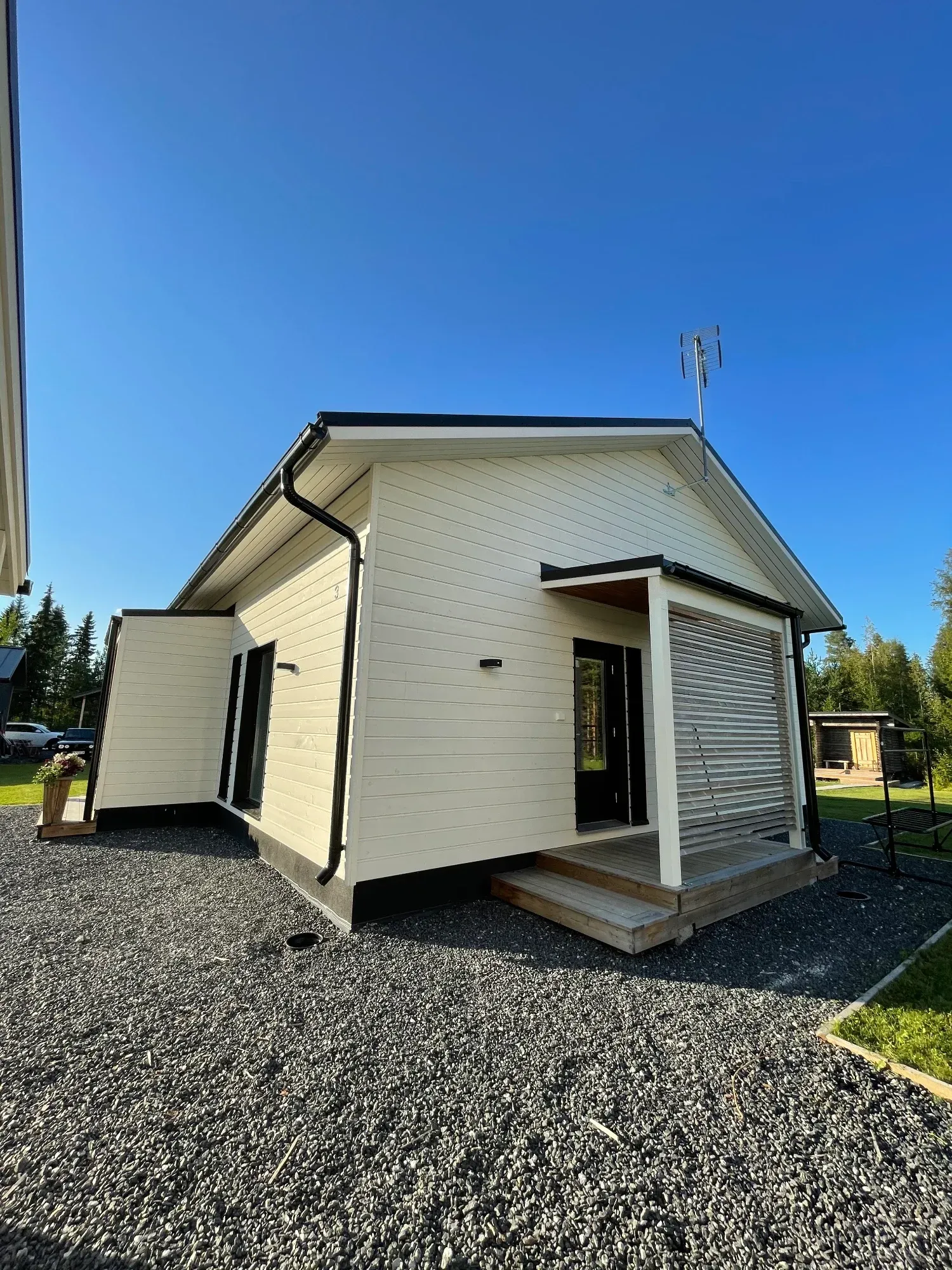 Jätevesijärjestelmä Oulu – Umpisäiliön asennus tontille Fliptek Oy.