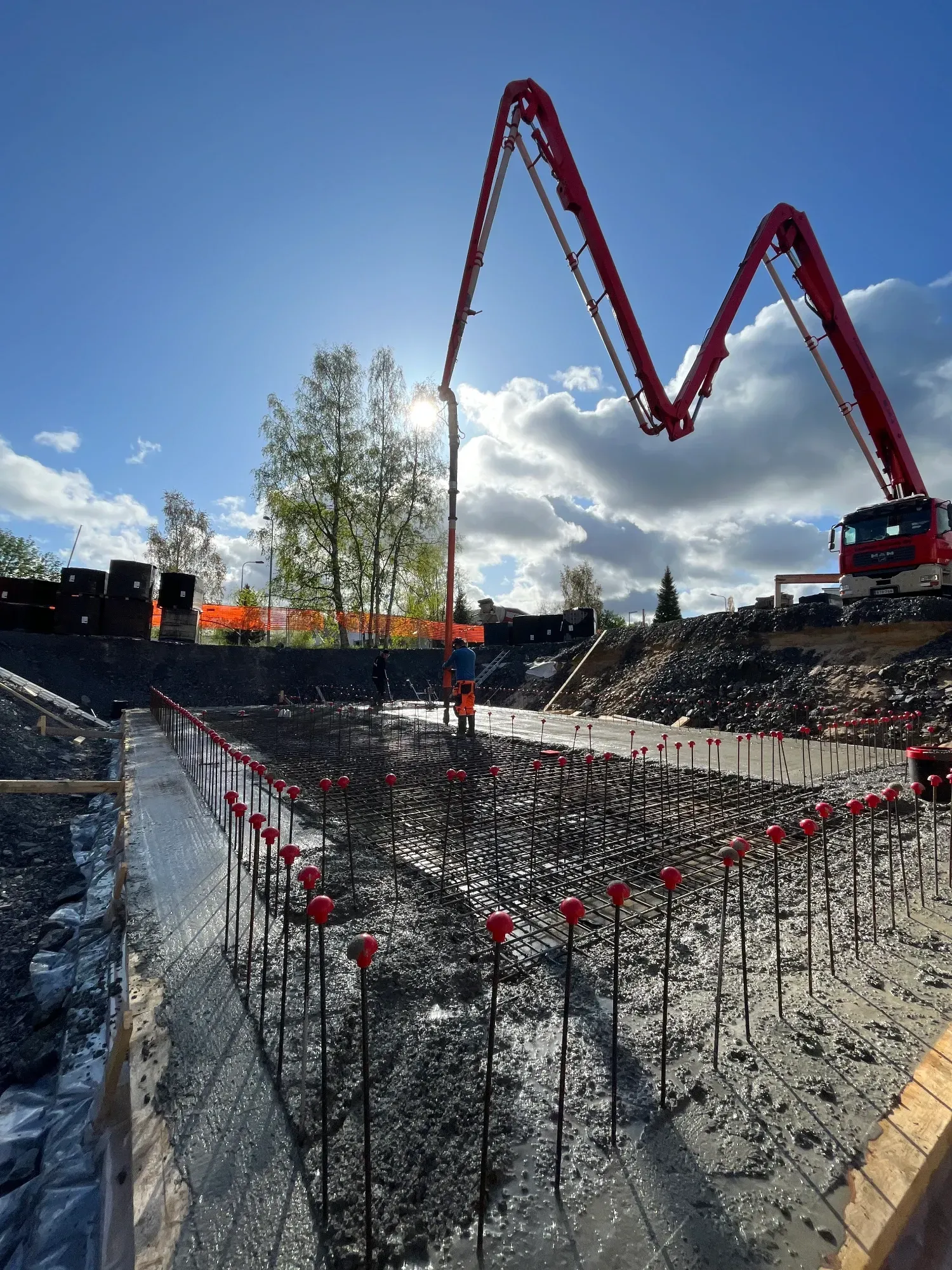 Pihamaat ja tiet Oulu – Tontin muotoilu ja ajotien pohjat Fliptek Oy.