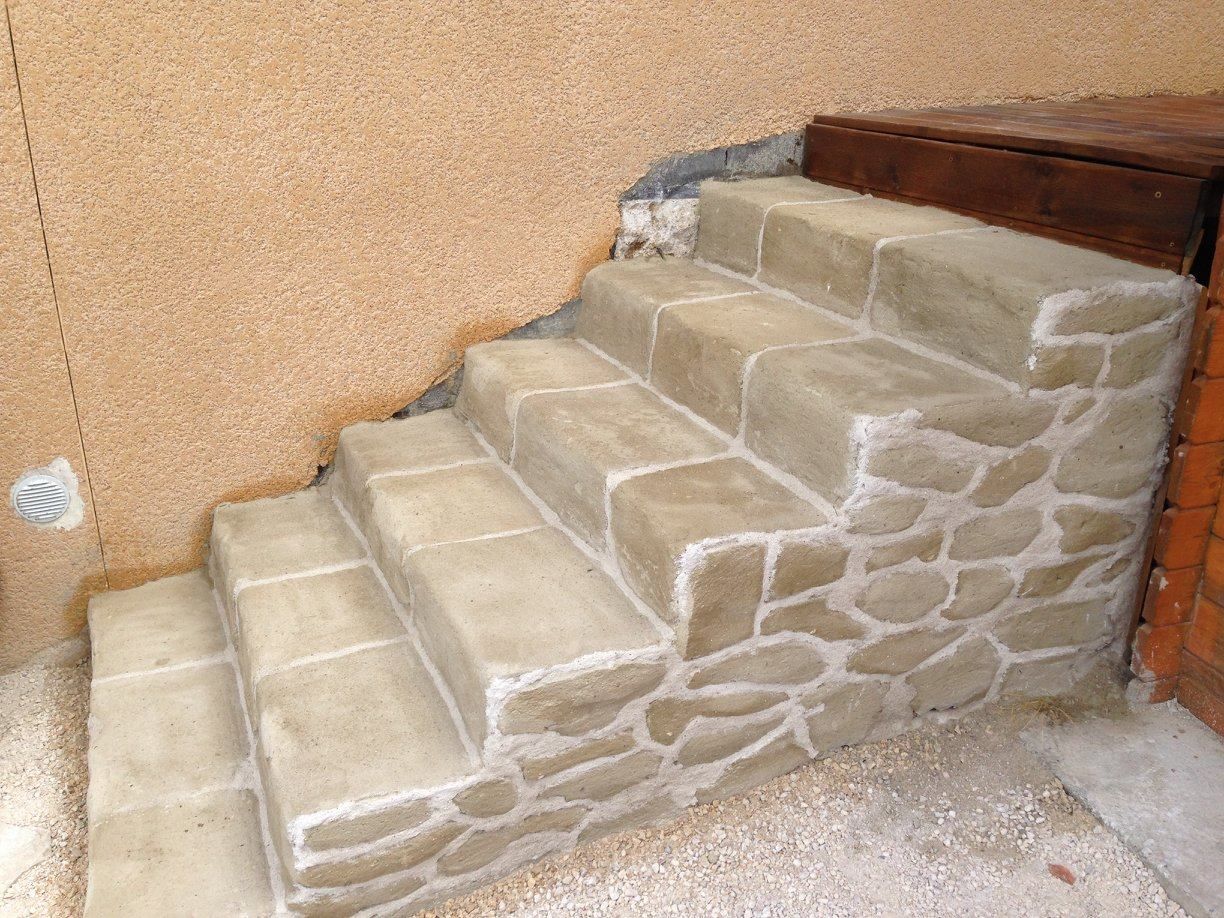 Escalier extérieur en pierre