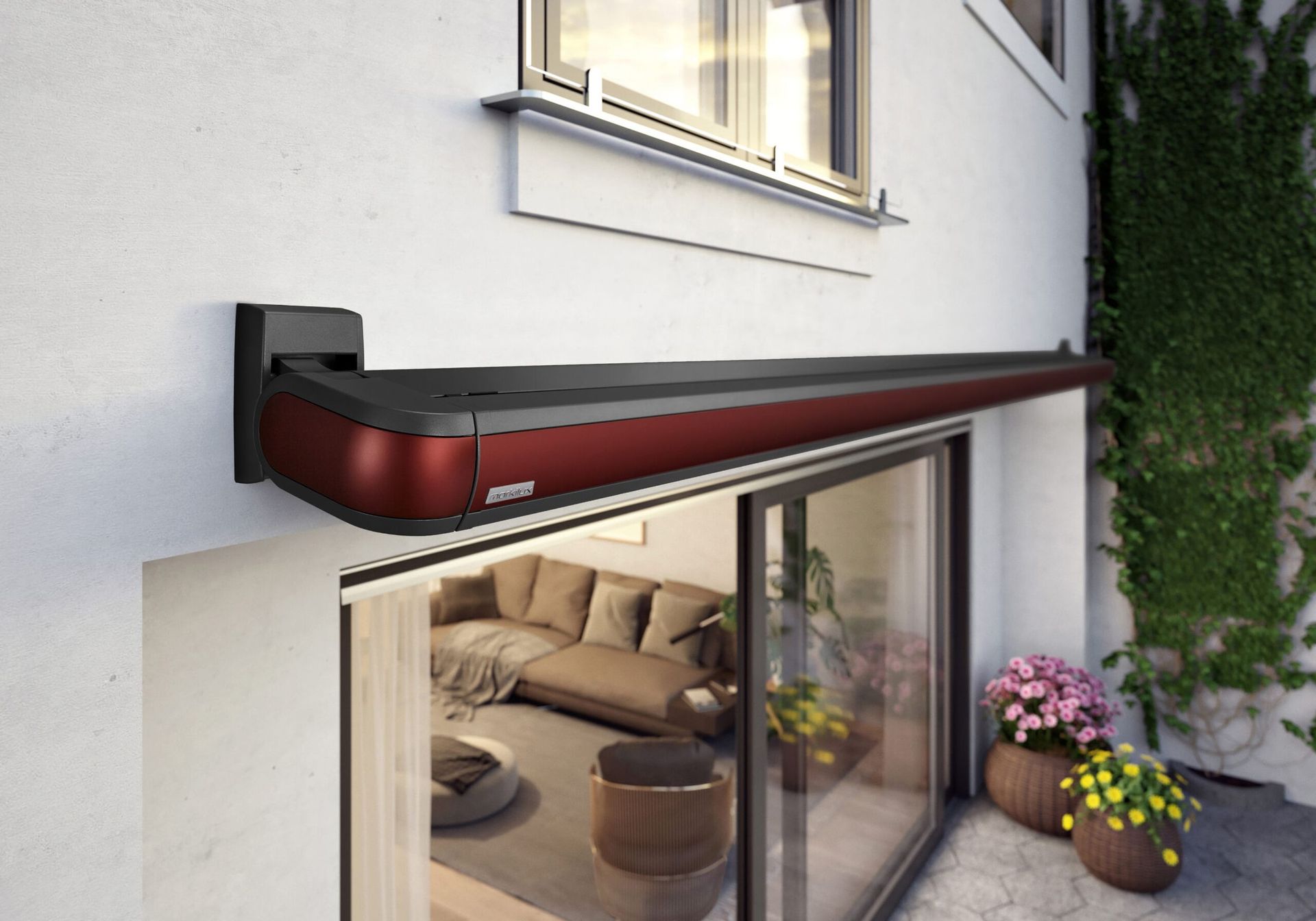 Eine rote Markise ist an einem weißen Gebäude über einer Glastür angebracht, die zu einer Terrasse führt, durch die man ein Wohnzimmer sehen kann.