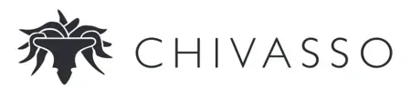 Logo für Chivasso, mit einem stilisierten, dunkelgrauen, verschnörkelten Design neben dem Wort „CHIVASSO“ in einer serifenlosen Schriftart.