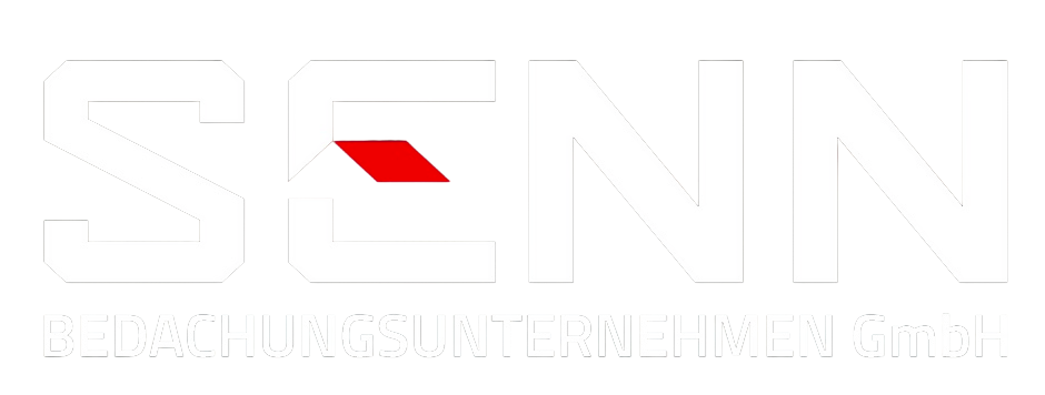 Das weiße Logo „SENN“ mit einem roten, schrägen Rechteck im Inneren des „E“ über dem Text „BEDACHUNGSUNTERNEHMEN GmbH“.