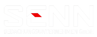 Das weiße Logo „SENN“ mit einem roten, schrägen Rechteck im Inneren des „E“ über dem Text „BEDACHUNGSUNTERNEHMEN GmbH“.