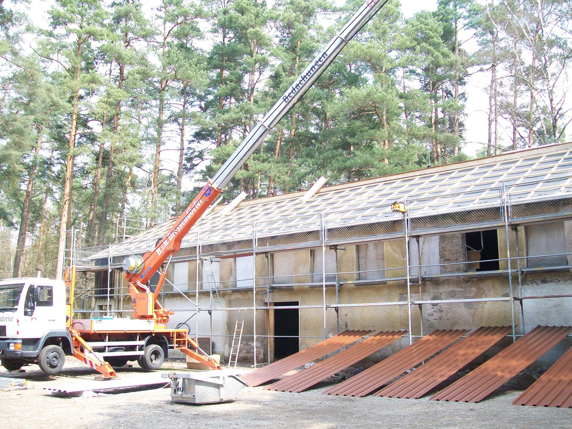 Sanierung eines alten Hallendaches in Pfaffenhofen mit Trapezblech