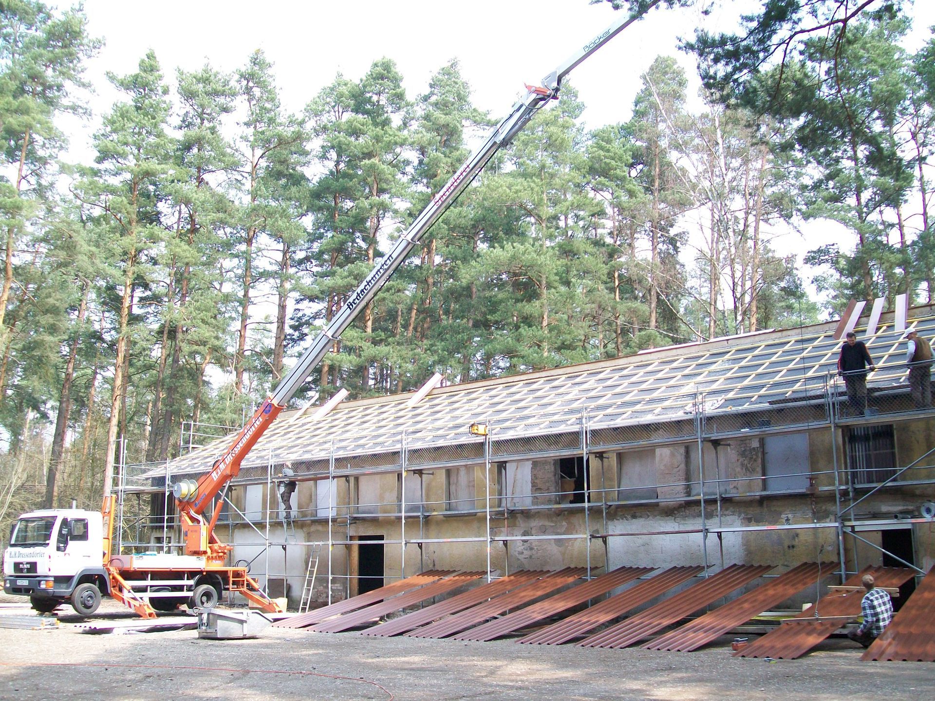 Sanierung eines alten Hallendaches in Pfaffenhofen mit Trapezblech