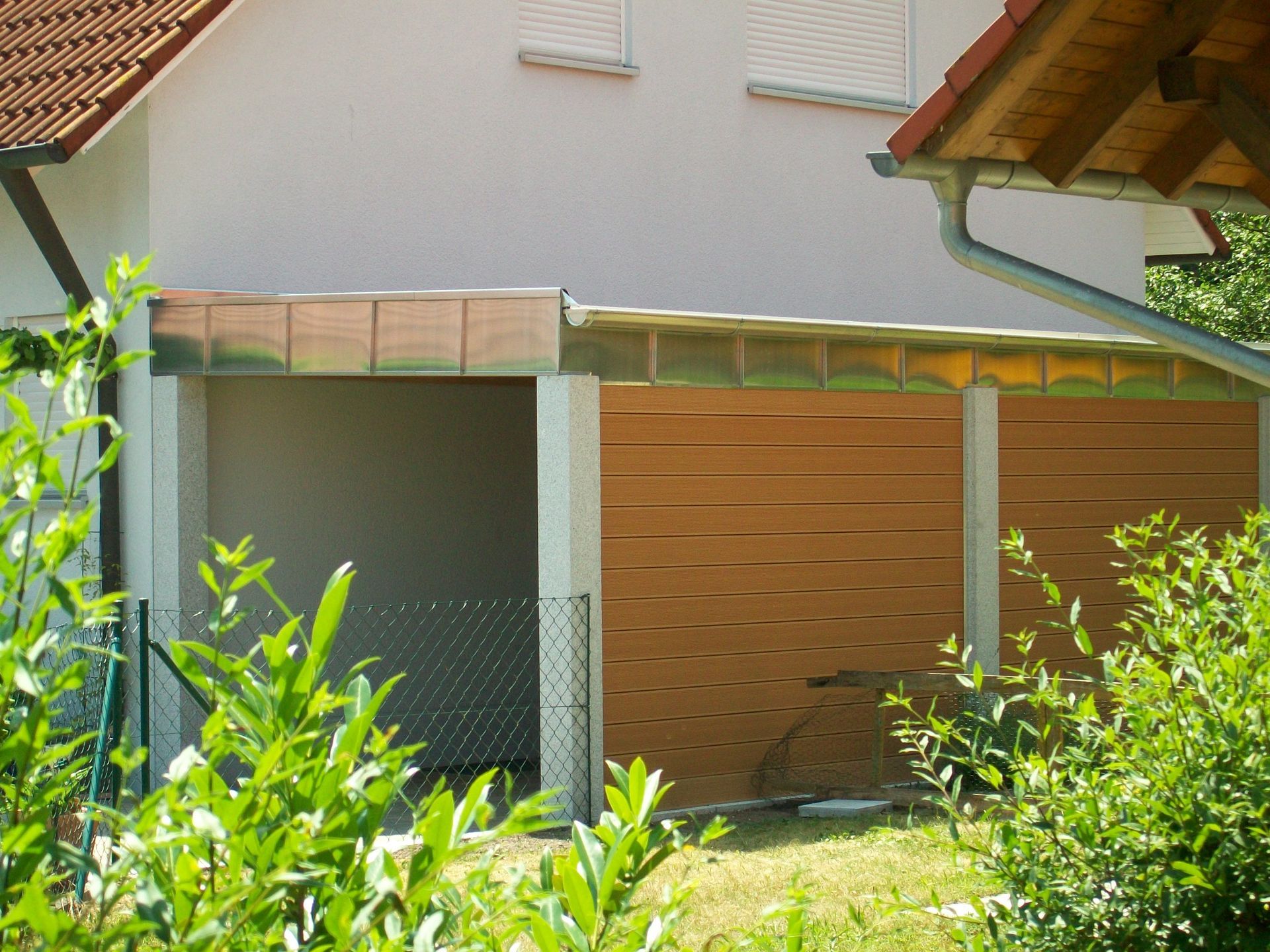Carport mit Blendenblechen in Titanzink