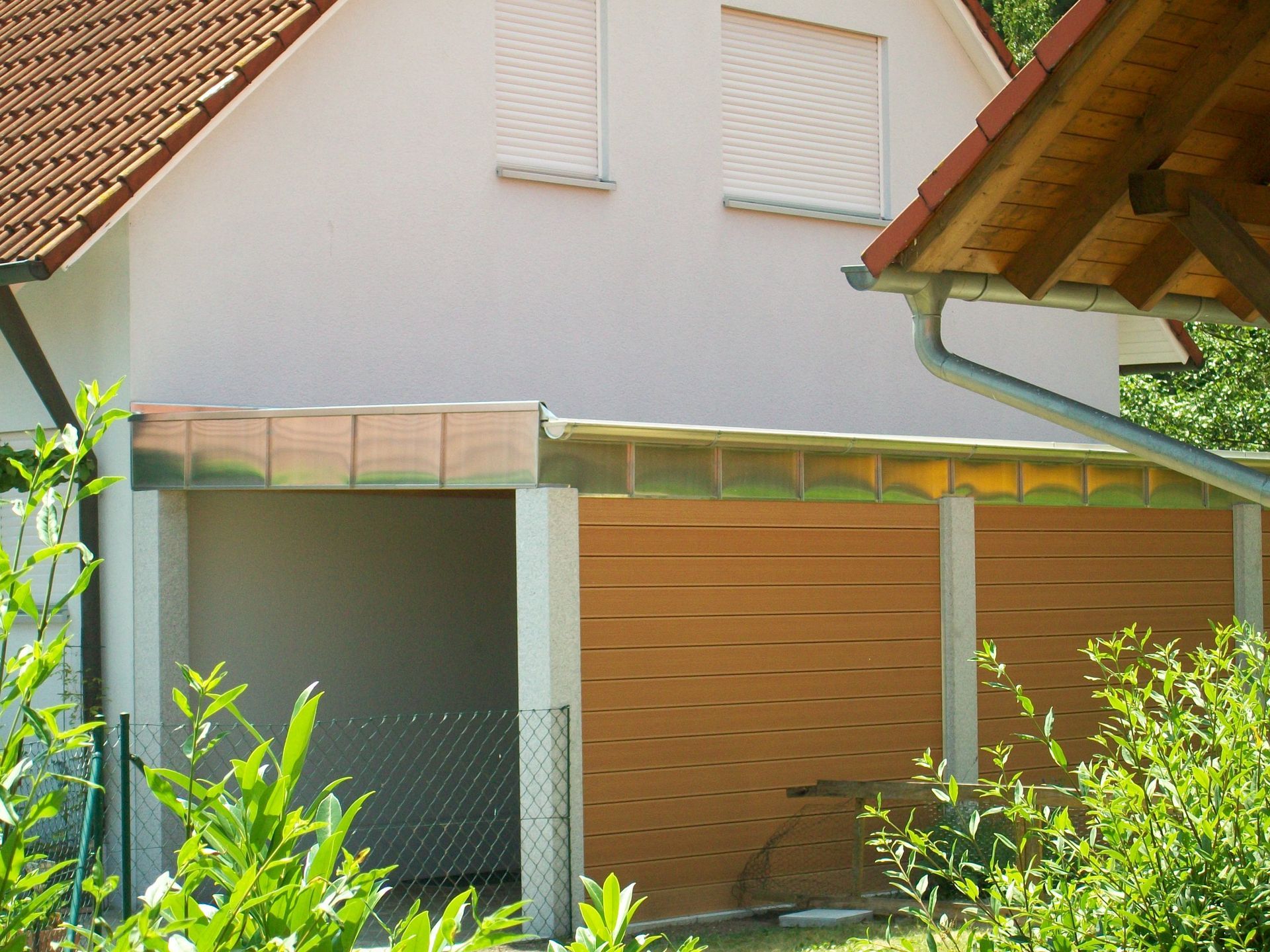 Carport mit Blendenblechen in Titanzink