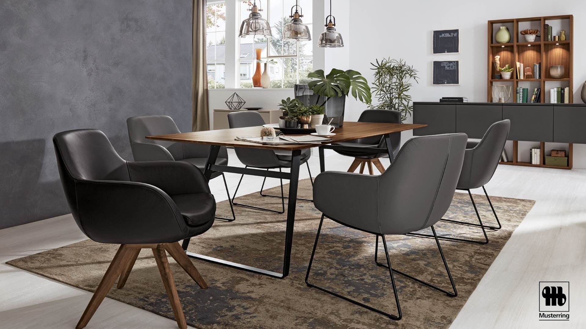 Essgruppe mit schwarzen Ledersesseln von Musterring