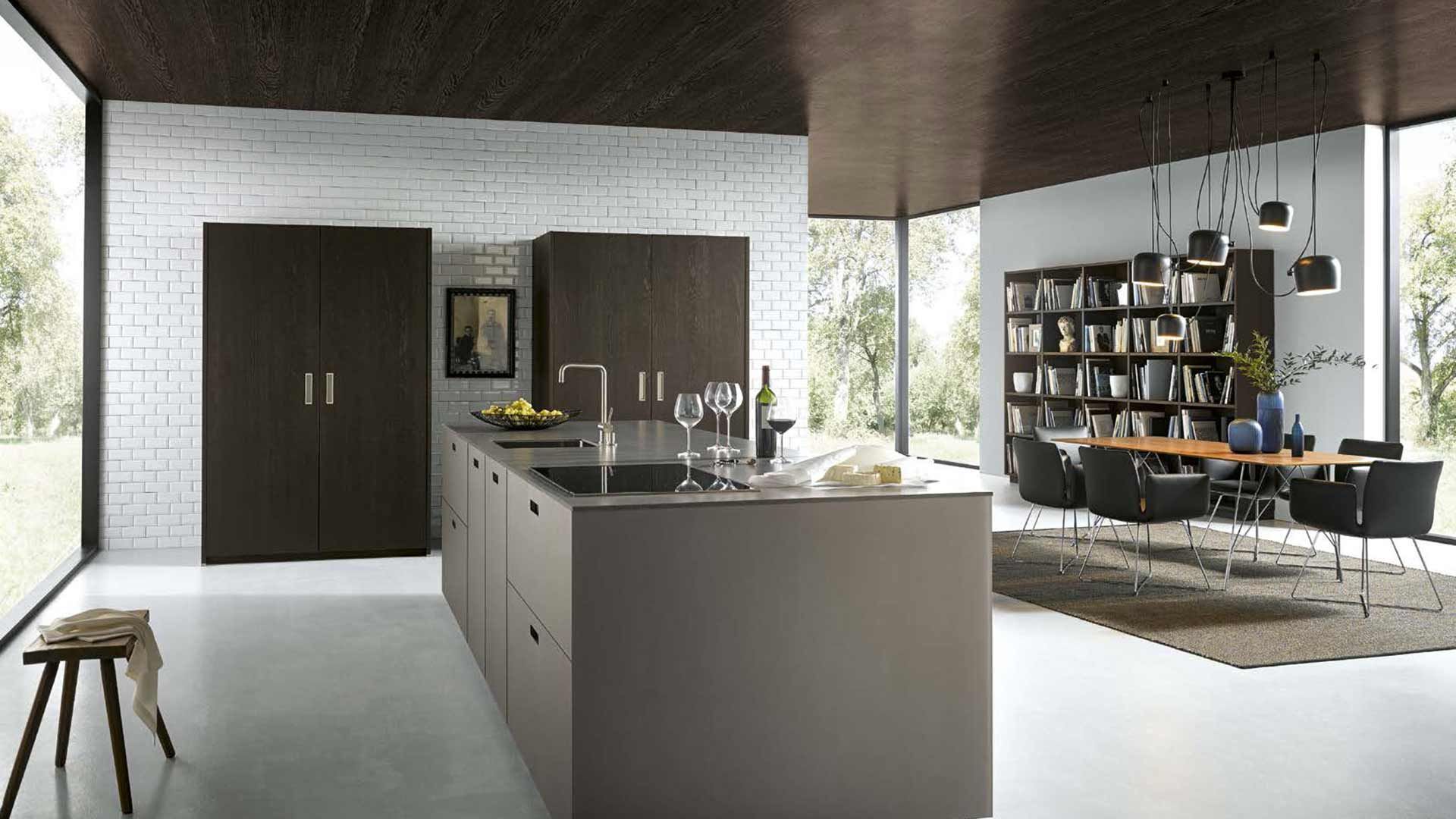 hellgraue freistehende Küche von next 125