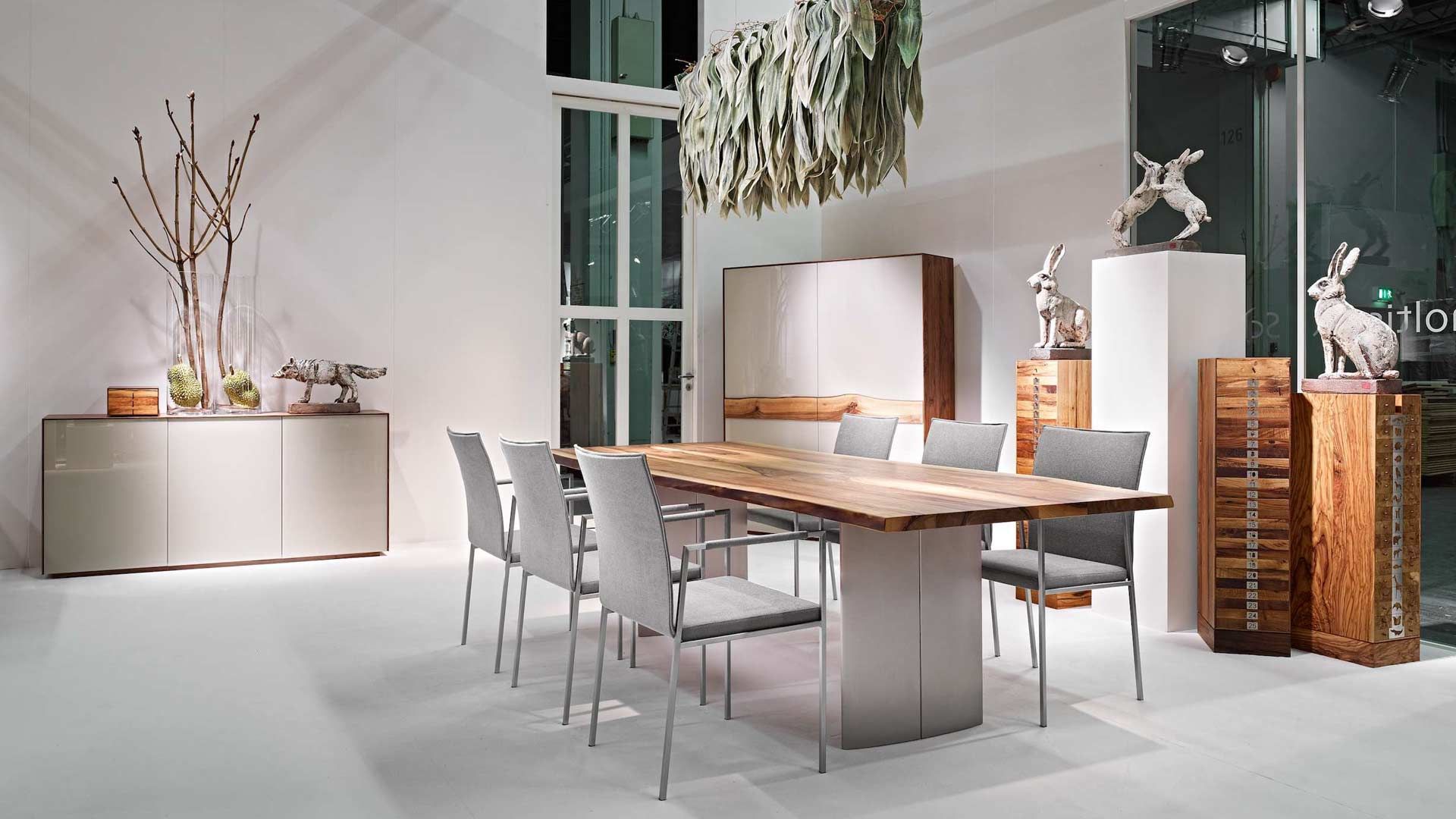 Esszimmer mit Schränken und Highboard von Scholtissek