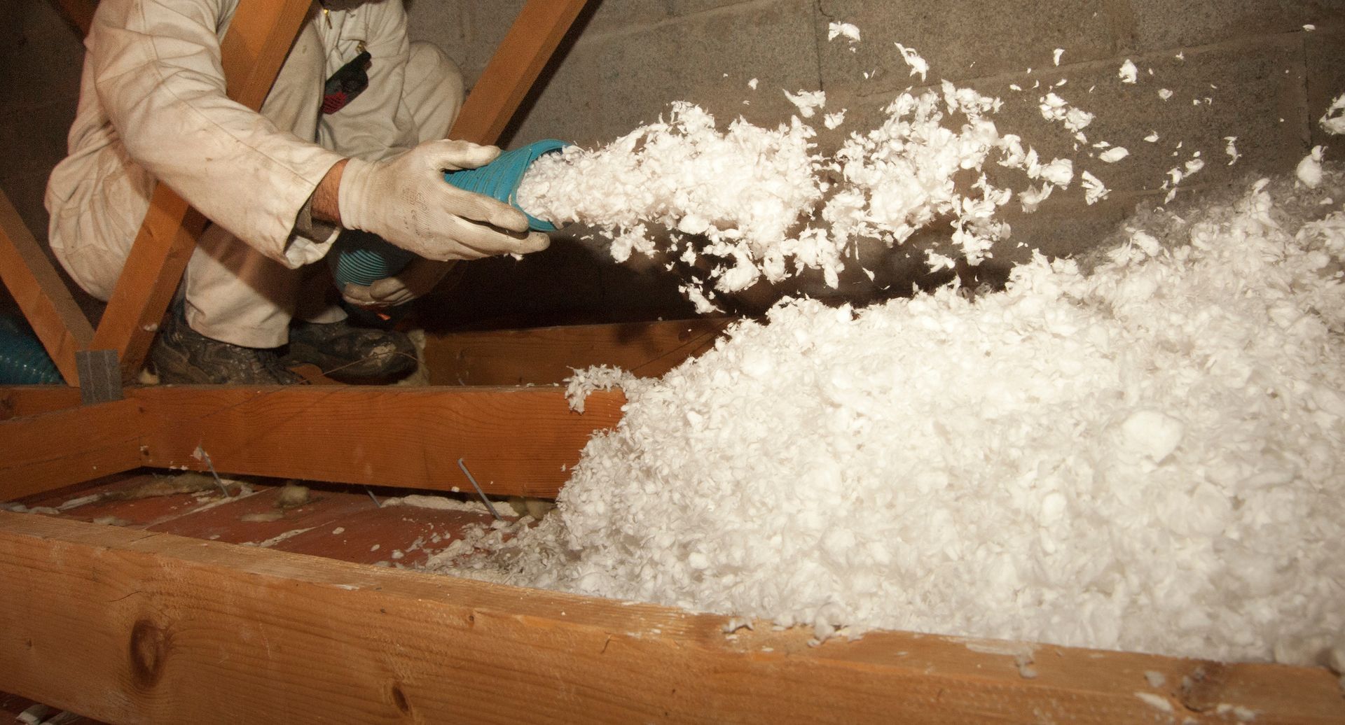 Travaux de soufflage de laine de roche
