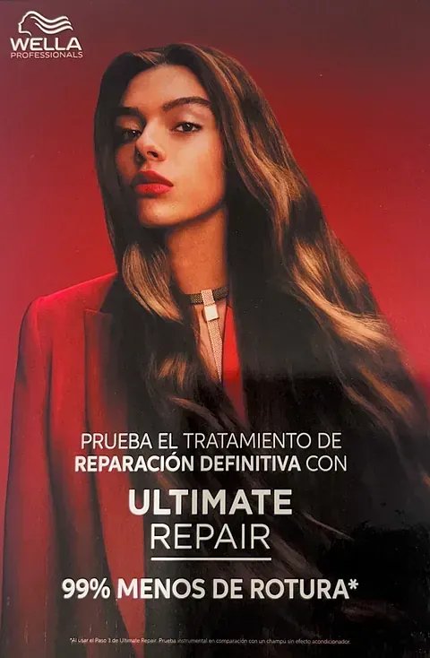 Un anuncio de Wella Ultimate Repair en español.