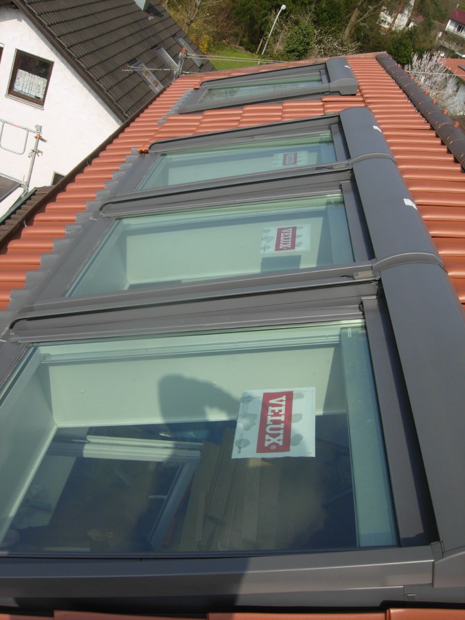 Fenster von Velux auf dem Dach