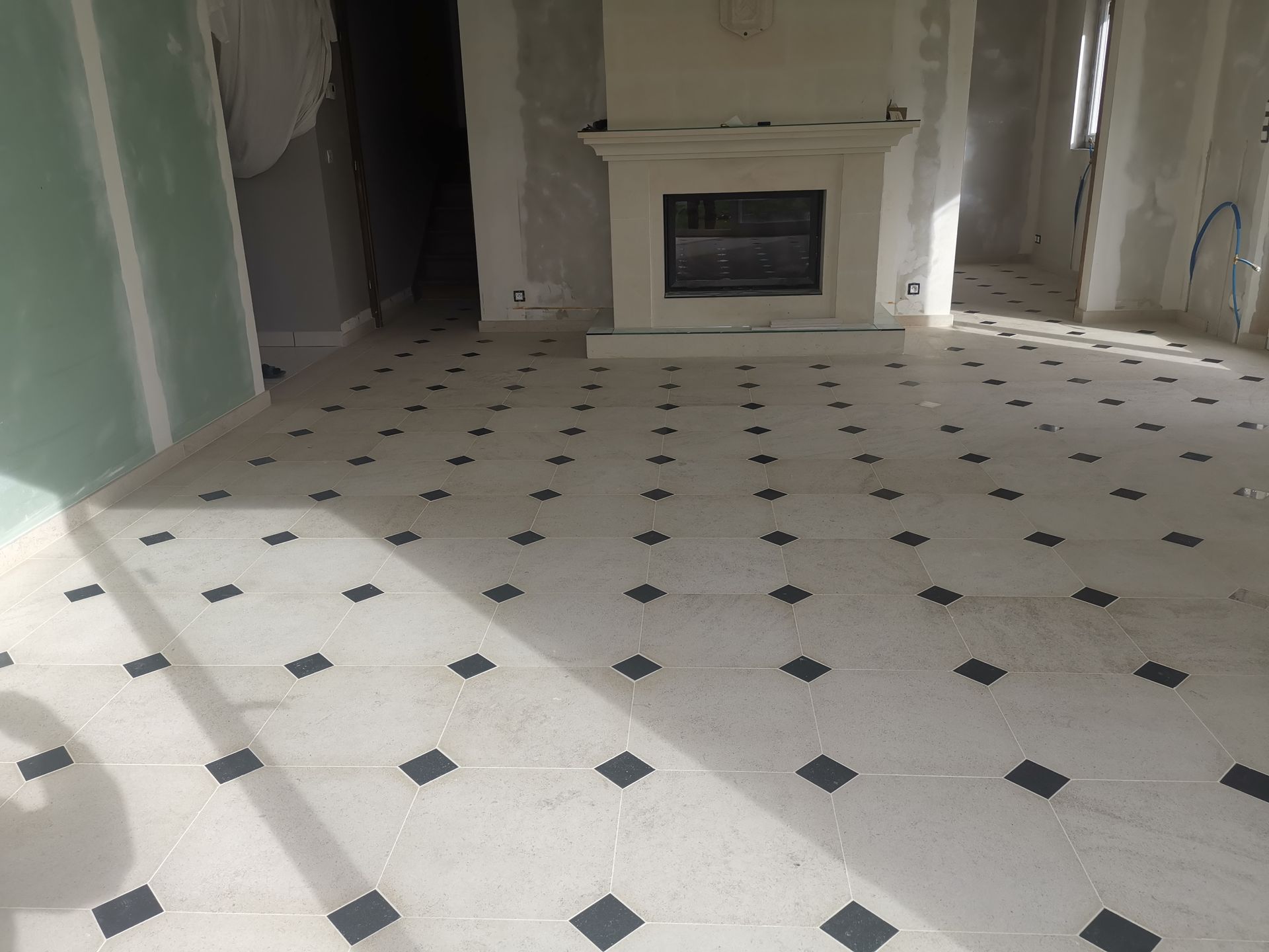 Sol en crédence mosaïque blanc et vert