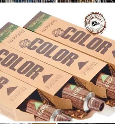 Tres cajas de pasta de dientes con la palabra color en ellas