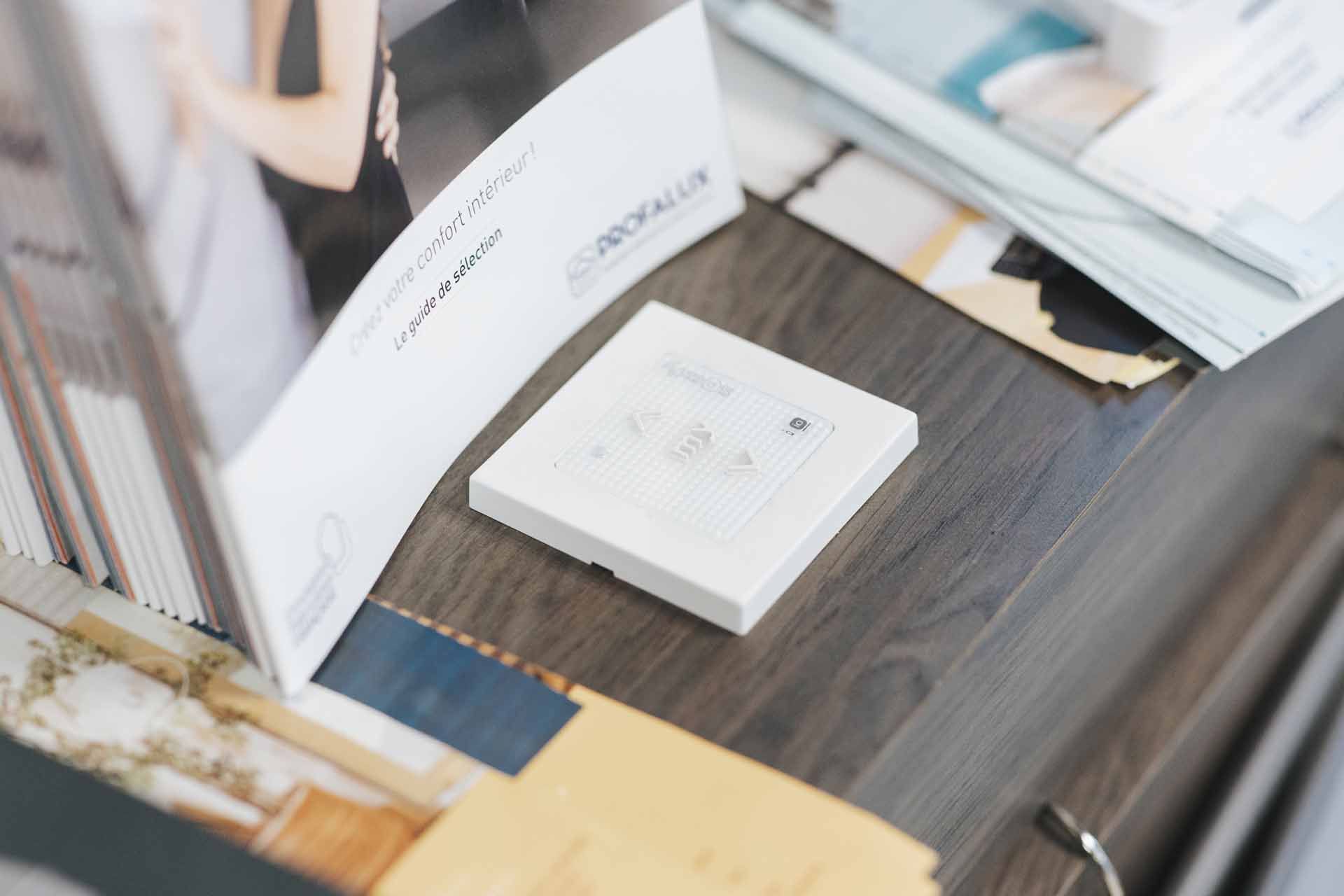 Une commande pour contrôler l'ouverture et la fermeture de volets roulants